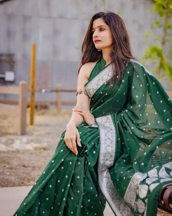 Elegant_Dark_Green_Lichi_Silk_Saree_with_Designer_Jacquard_Weave