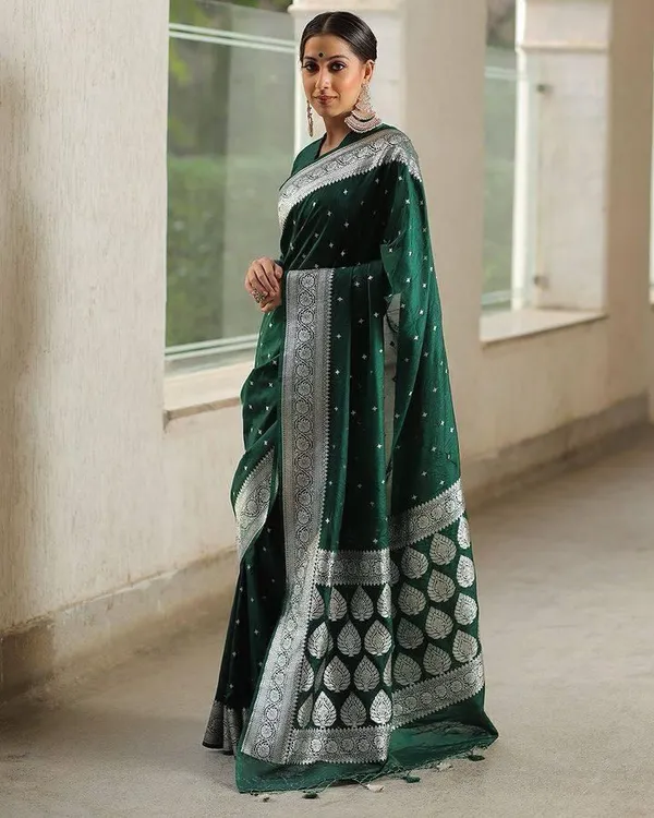 Elegant_Dark_Green_Lichi_Silk_Saree_with_Designer_Jacquard_Weave