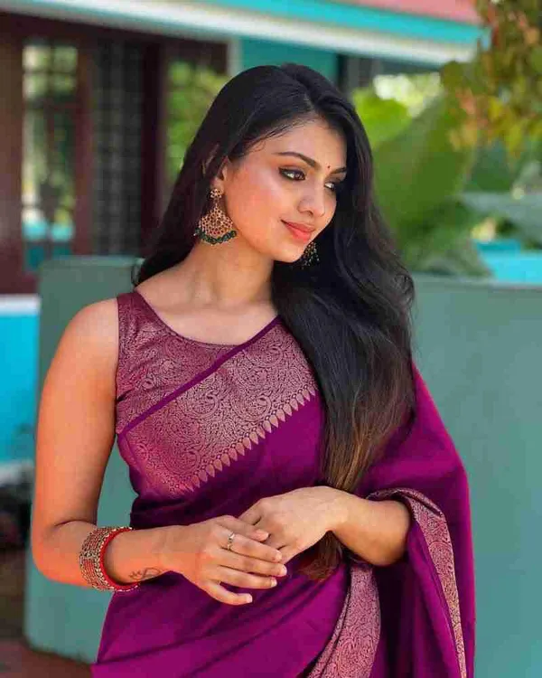 Elegant_Dark_Pink_Lichi_Silk_Saree_with_All-Over_Jacquard_Work
