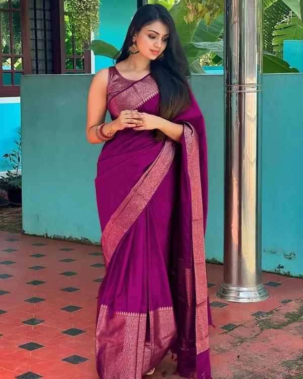 Elegant_Dark_Pink_Lichi_Silk_Saree_with_All-Over_Jacquard_Work