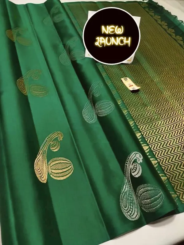 Elegant_Emerald_Green_Soft_Lichi_Silk_Saree_with_All-Over_Jacquard_Work_&_Rich_Pallu