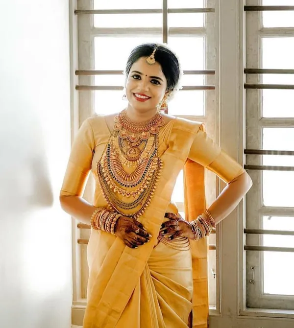 Elegant_Golden_Soft_Lichi_Silk_Saree_with_Luxurious_Jacquard_Work