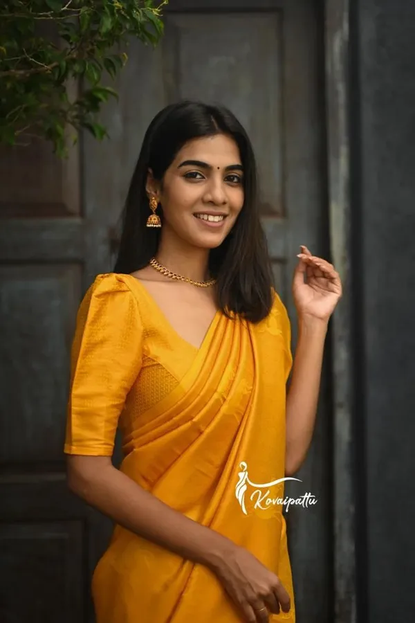 Elegant_Golden_Yellow_Lichi_Silk_Saree_with_All-Over_Jacquard_Weaving