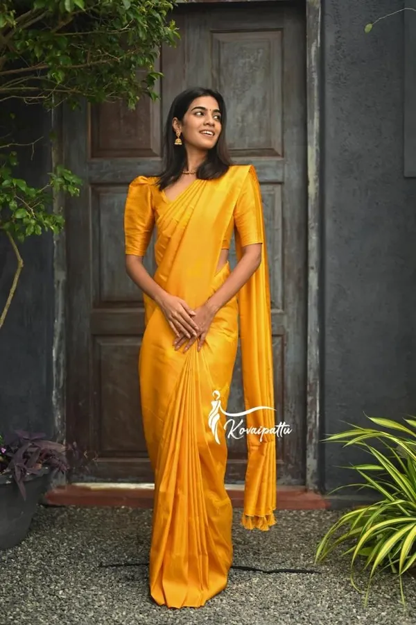 Elegant_Golden_Yellow_Lichi_Silk_Saree_with_All-Over_Jacquard_Weaving