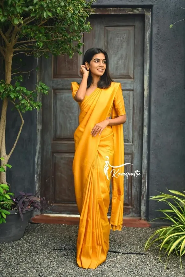 Elegant_Golden_Yellow_Lichi_Silk_Saree_with_All-Over_Jacquard_Weaving
