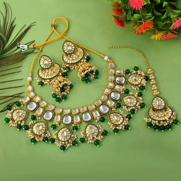 Elegant_Green_Kundan_Necklace_Set_With_Maang_Tikka_&_Jhumka_Earrings