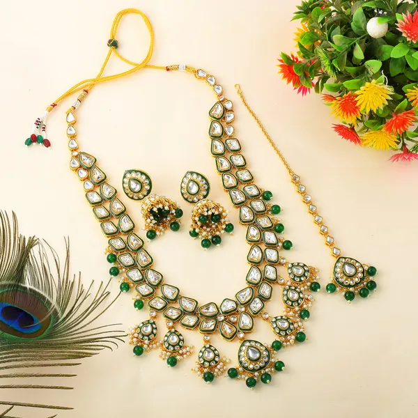 Elegant_Green_Kundan_Necklace_Set_With_Pearl_Drops,_Jhumka_Earrings_&_Maang_Tikka