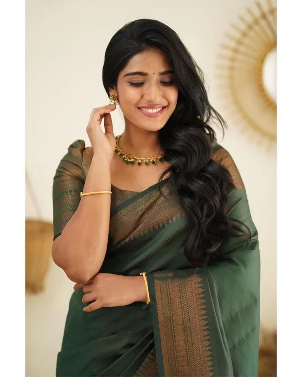 Elegant_Green_Lichi_Silk_Saree_with_Rich_Jacquard_Pallu