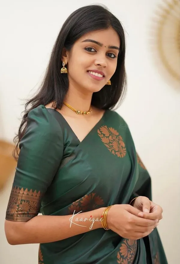 Elegant_Green_Lichi_Silk_Saree_with_Rich_Jacquard_Pallu_&_Border