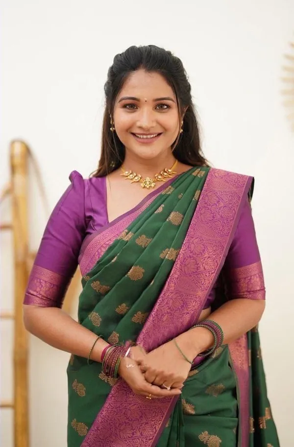 Elegant_Green_Lichi_Silk_Saree_with_Rich_Jacquard_Pallu_&_Border