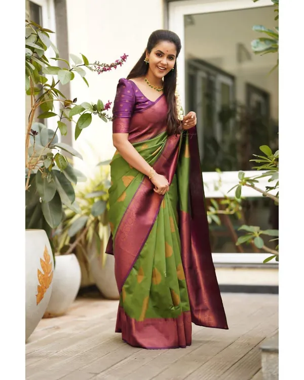 Elegant_Green_&_Wine_Lichi_Silk_Jacquard_Saree
