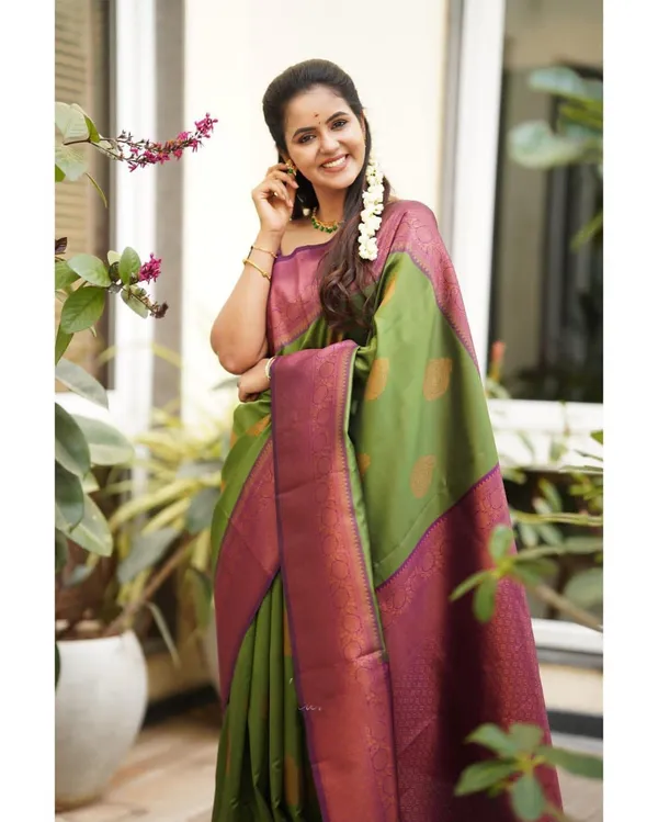 Elegant_Green_&_Wine_Lichi_Silk_Jacquard_Saree