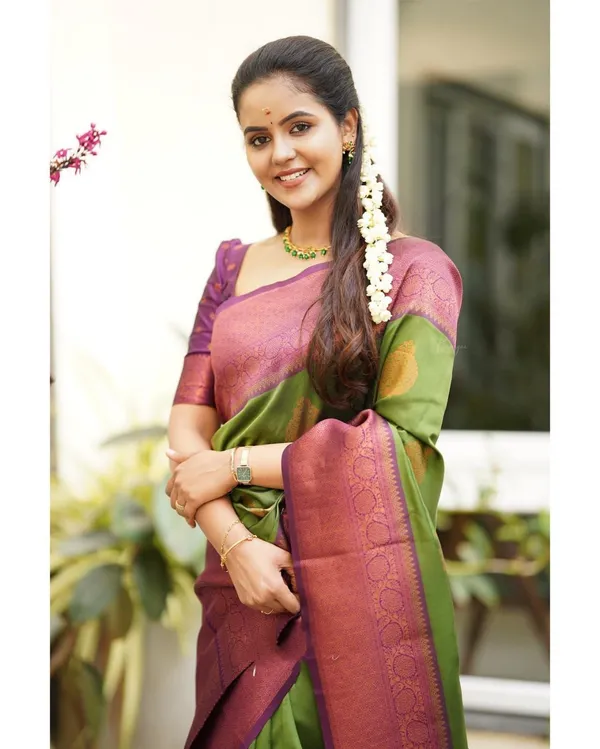 Elegant_Green_&_Wine_Lichi_Silk_Jacquard_Saree