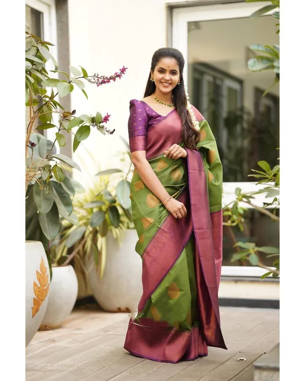 Elegant_Green_&_Wine_Lichi_Silk_Jacquard_Saree