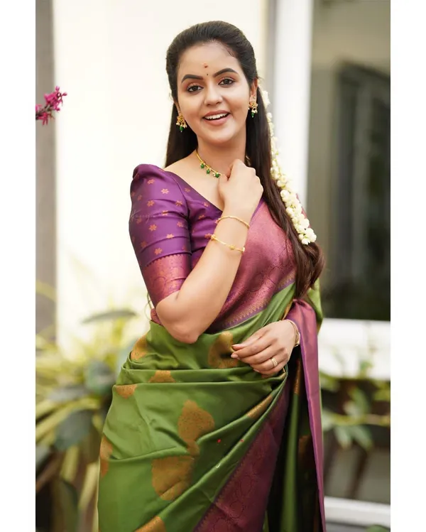Elegant_Green_&_Wine_Lichi_Silk_Jacquard_Saree