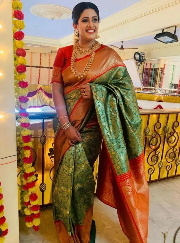 Elegant_Green_and_Red_Soft_Lichi_Silk_Saree_with_Rich_Golden_Jacquard_Work_and_Designer_Pallu