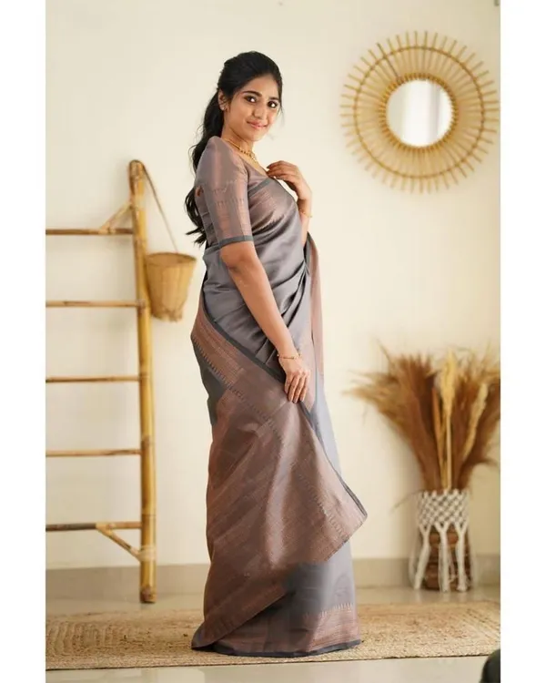 Elegant_Grey_Lichi_Silk_Saree_with_Rich_Jacquard_Pallu