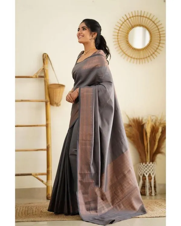 Elegant_Grey_Lichi_Silk_Saree_with_Rich_Jacquard_Pallu