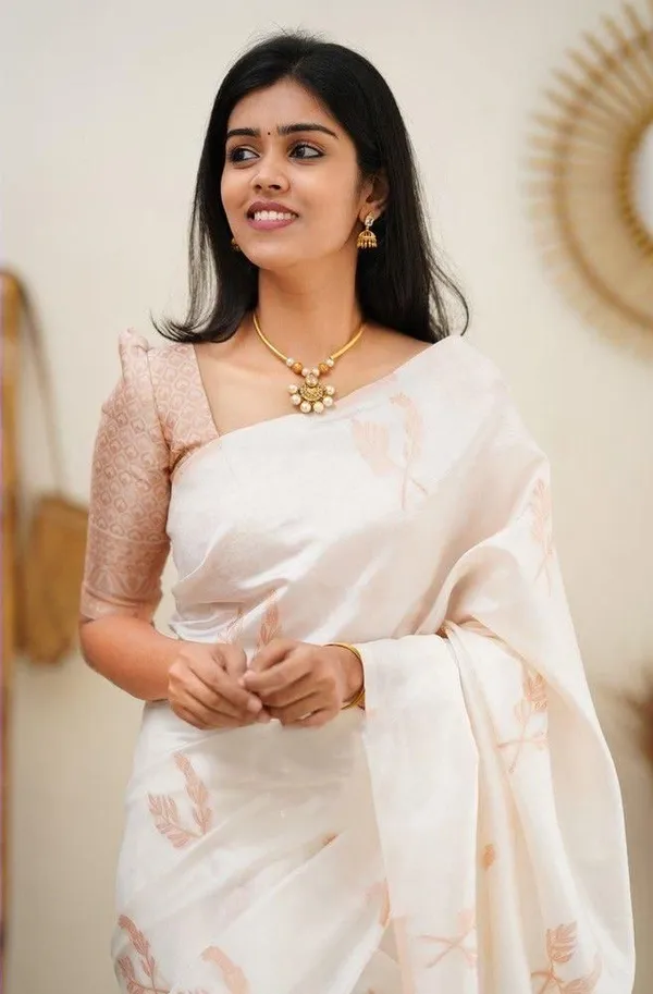 Elegant_Ivory_Soft_Lichi_Silk_Saree_with_Peach_Jacquard_Work_&_Rich_Pallu