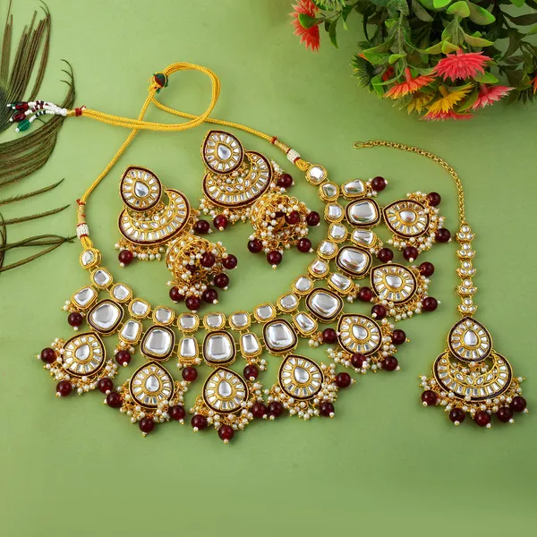 Elegant_Maroon_Kundan_Necklace_Set_With_Maang_Tikka_&_Jhumka_Earrings