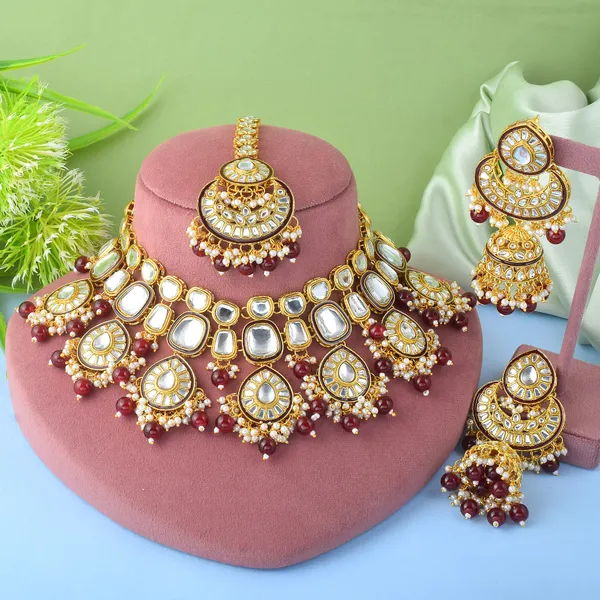 Elegant_Maroon_Kundan_Necklace_Set_With_Maang_Tikka_&_Jhumka_Earrings