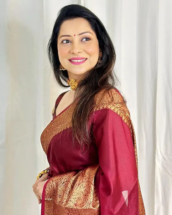 Elegant_Maroon_Lichi_Silk_Saree_with_All-Over_Jacquard_Work
