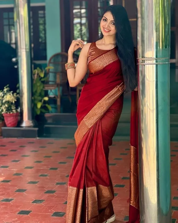 Elegant_Maroon_Lichi_Silk_Saree_with_All-Over_Jacquard_Work