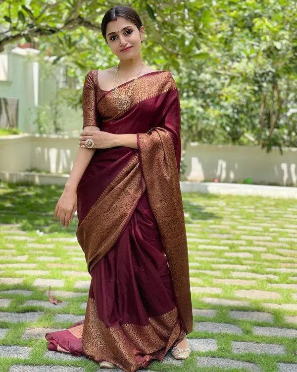 Elegant_Maroon_Lichi_Silk_Saree_with_All-Over_Jacquard_Work