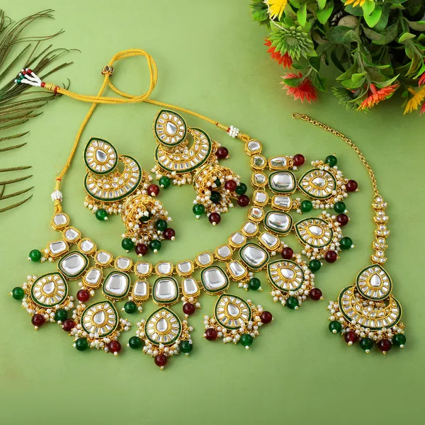 Elegant_Maroon_&_Green_Kundan_Necklace_Set_With_Maang_Tikka_&_Jhumka_Earrings