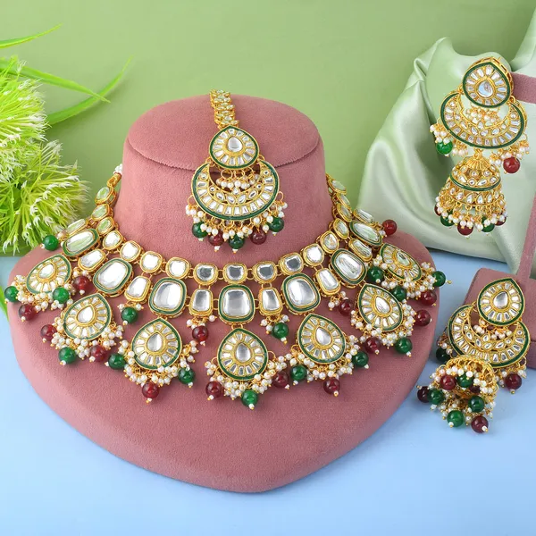 Elegant_Maroon_&_Green_Kundan_Necklace_Set_With_Maang_Tikka_&_Jhumka_Earrings