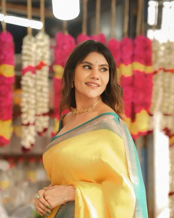 Elegant_Mustard_Yellow_Soft_Lichi_Silk_Saree_with_Teal_Woven_Border