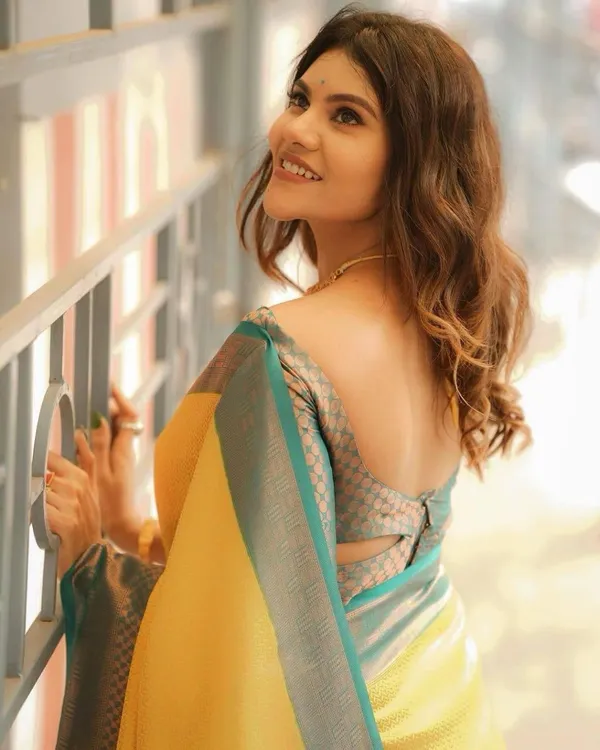 Elegant_Mustard_Yellow_Soft_Lichi_Silk_Saree_with_Teal_Woven_Border