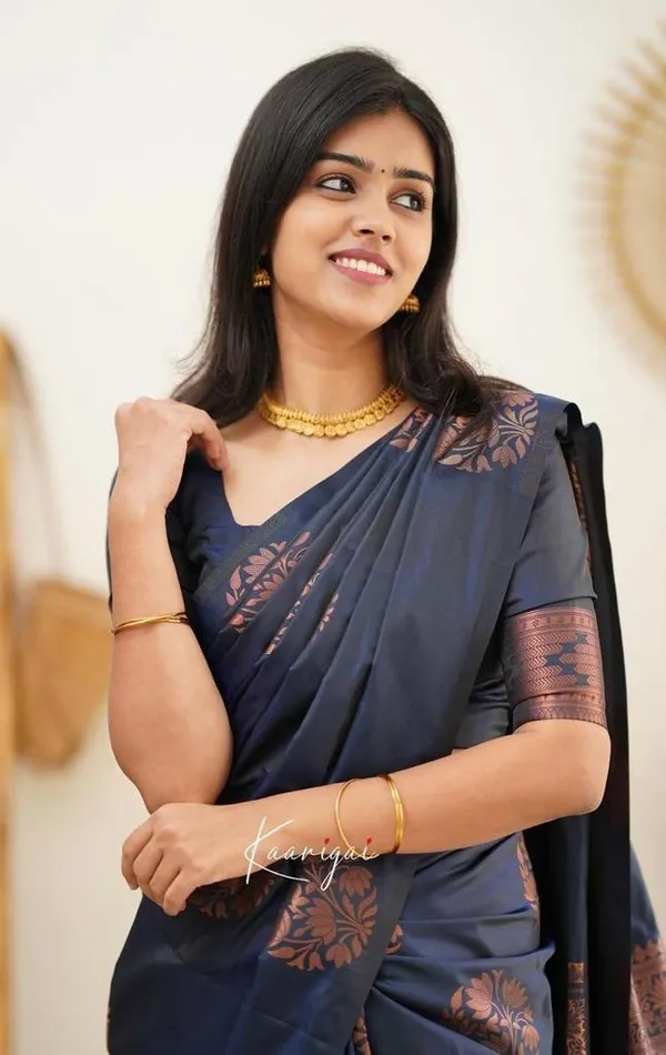 Elegant_Navy_Blue_Lichi_Silk_Saree_with_Rich_Jacquard_Pallu_&_Border