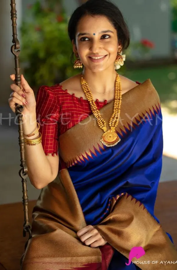 Elegant_Navy_Blue_Rich_Pallu_Lichi_Silk_Saree