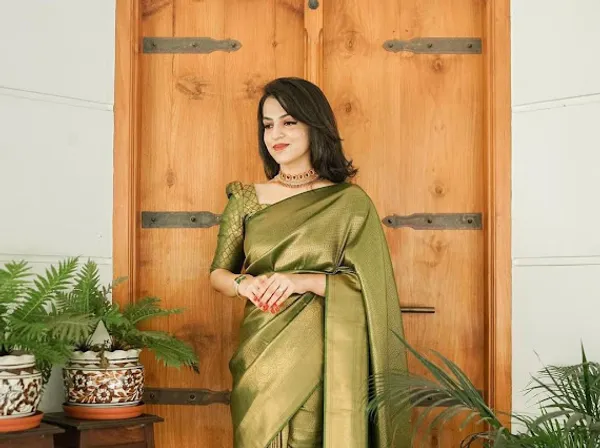 Elegant_Olive_Green_Soft_Lichi_Silk_Saree_with_Rich_Jacquard_Pallu_&_All-Over_Weaving
