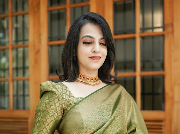 Elegant_Olive_Green_Soft_Lichi_Silk_Saree_with_Rich_Jacquard_Pallu_&_All-Over_Weaving