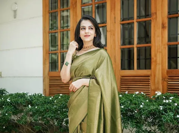 Elegant_Olive_Green_Soft_Lichi_Silk_Saree_with_Rich_Jacquard_Pallu_&_All-Over_Weaving