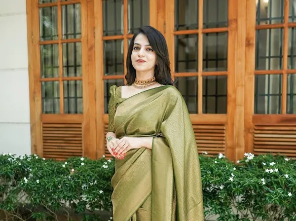 Elegant_Olive_Green_Soft_Lichi_Silk_Saree_with_Rich_Jacquard_Pallu_&_All-Over_Weaving