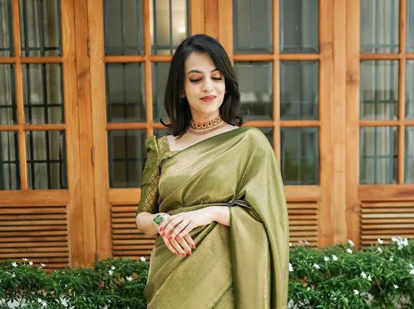 Elegant_Olive_Green_Soft_Lichi_Silk_Saree_with_Rich_Jacquard_Pallu_&_All-Over_Weaving