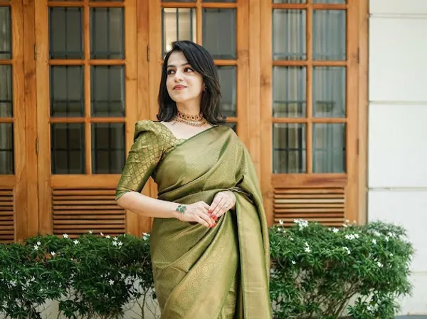 Elegant_Olive_Green_Soft_Lichi_Silk_Saree_with_Rich_Jacquard_Pallu_&_All-Over_Weaving