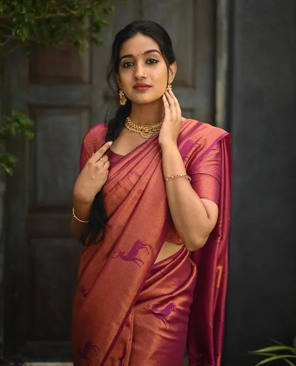 Elegant_Peach_Pink_Soft_Lichi_Silk_Saree_with_Designer_Jacquard_Weaving