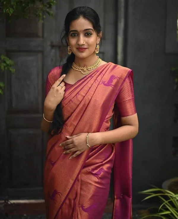 Elegant_Peach_Pink_Soft_Lichi_Silk_Saree_with_Designer_Jacquard_Weaving