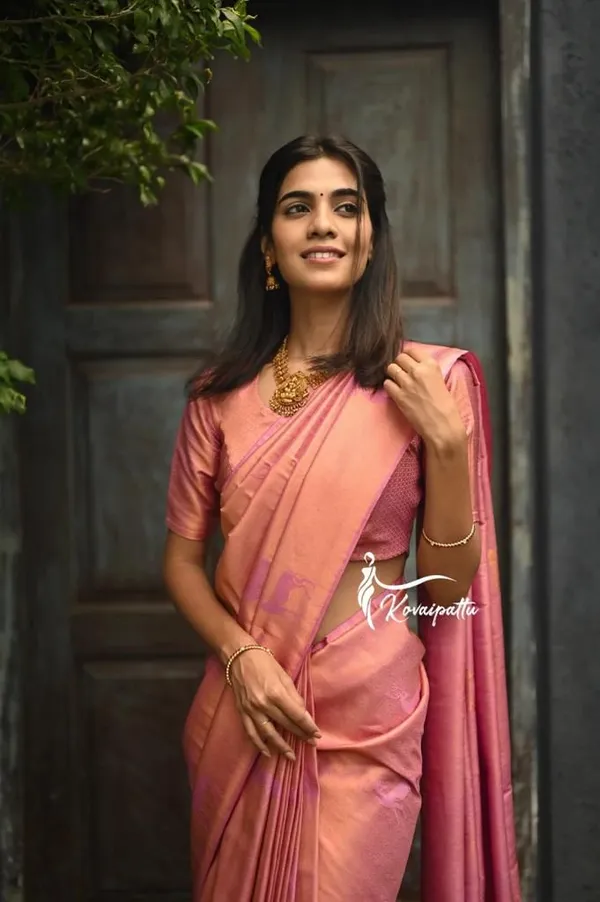 Elegant_Peach_Pink_Soft_Lichi_Silk_Saree_with_Designer_Jacquard_Weaving
