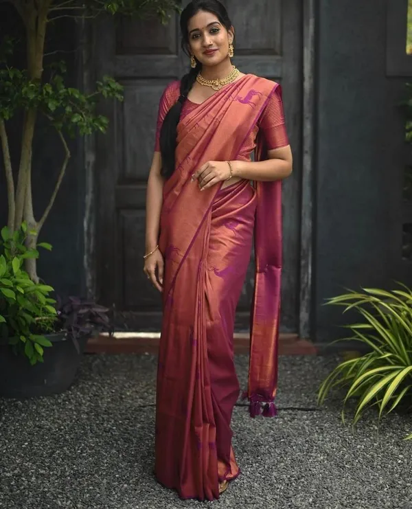 Elegant_Peach_Pink_Soft_Lichi_Silk_Saree_with_Designer_Jacquard_Weaving