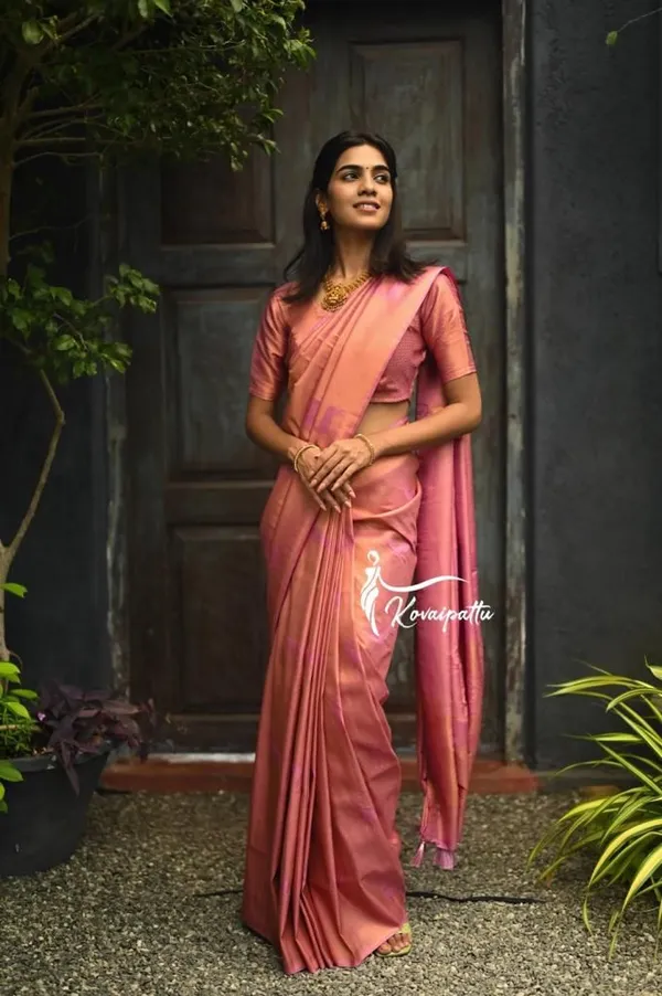 Elegant_Peach_Pink_Soft_Lichi_Silk_Saree_with_Designer_Jacquard_Weaving