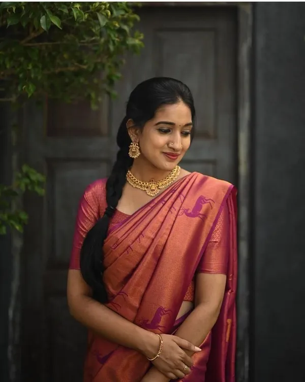 Elegant_Peach_Pink_Soft_Lichi_Silk_Saree_with_Designer_Jacquard_Weaving