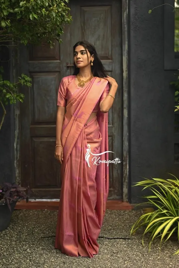 Elegant_Peach_Pink_Soft_Lichi_Silk_Saree_with_Designer_Jacquard_Weaving