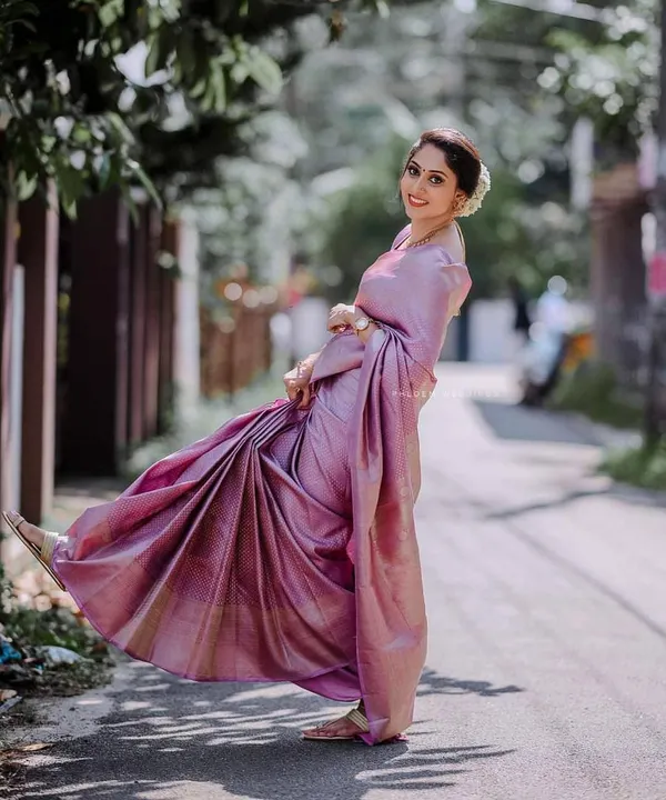 Elegant_Pink_Soft_Lichi_Silk_Saree_with_Rich_Jacquard_Pallu