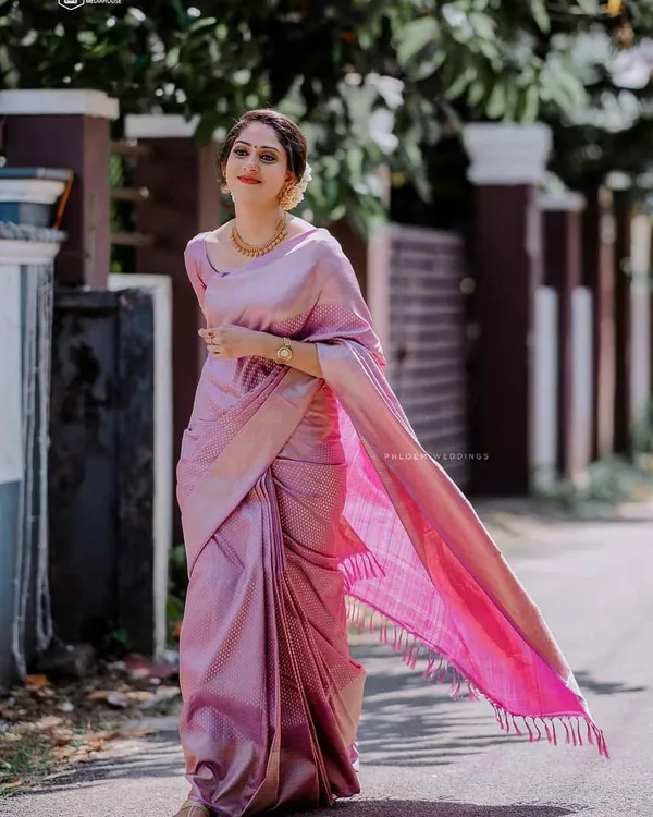 Elegant_Pink_Soft_Lichi_Silk_Saree_with_Rich_Jacquard_Pallu