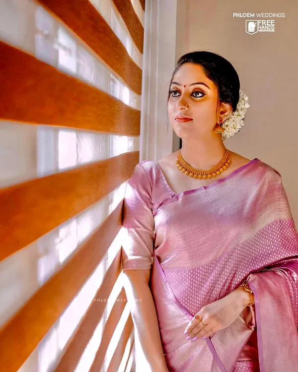 Elegant_Pink_Soft_Lichi_Silk_Saree_with_Rich_Jacquard_Pallu